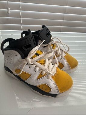 Nike Air Jordan KIDS 6 Retro Yellow Ochre High-Top Sneakers Sz 11C